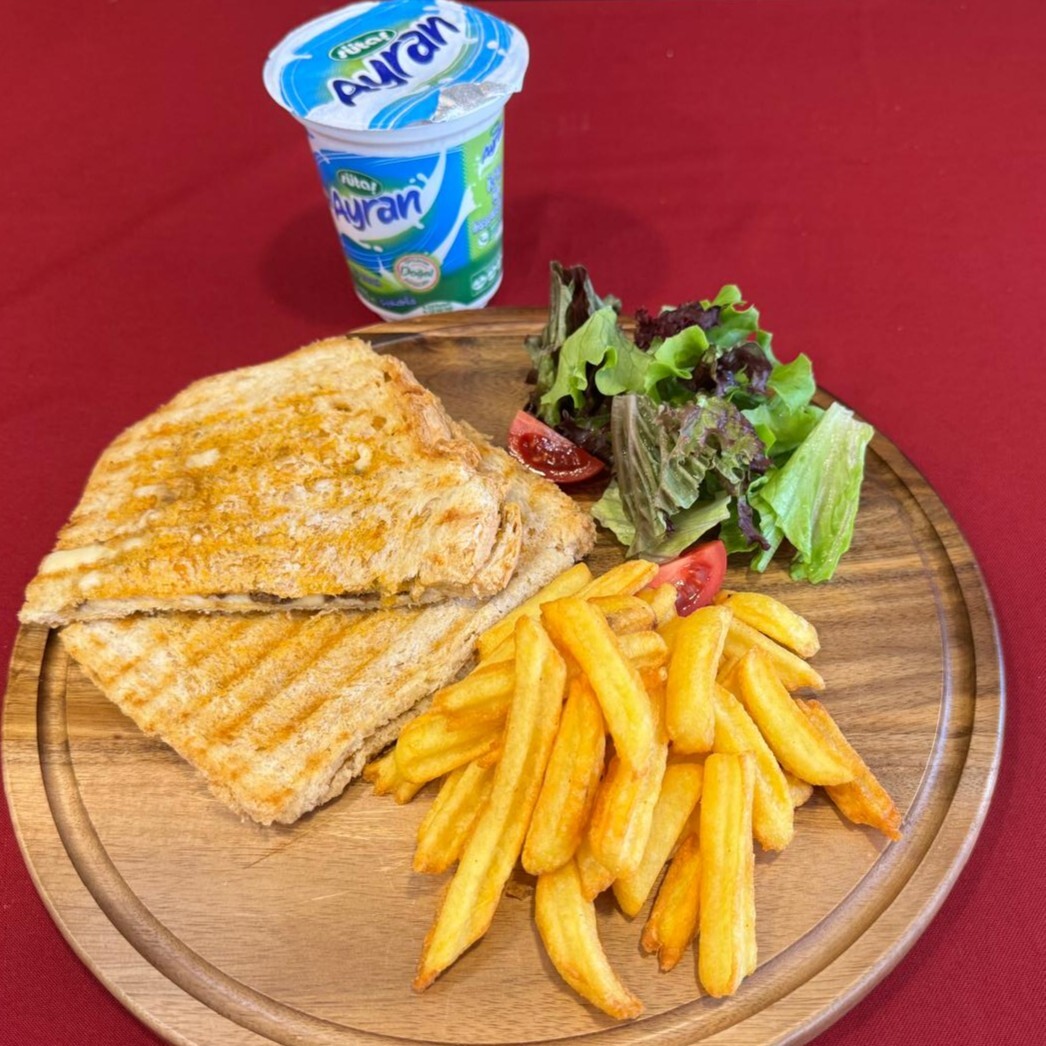 Karışık Ordu Tostu + İçecek