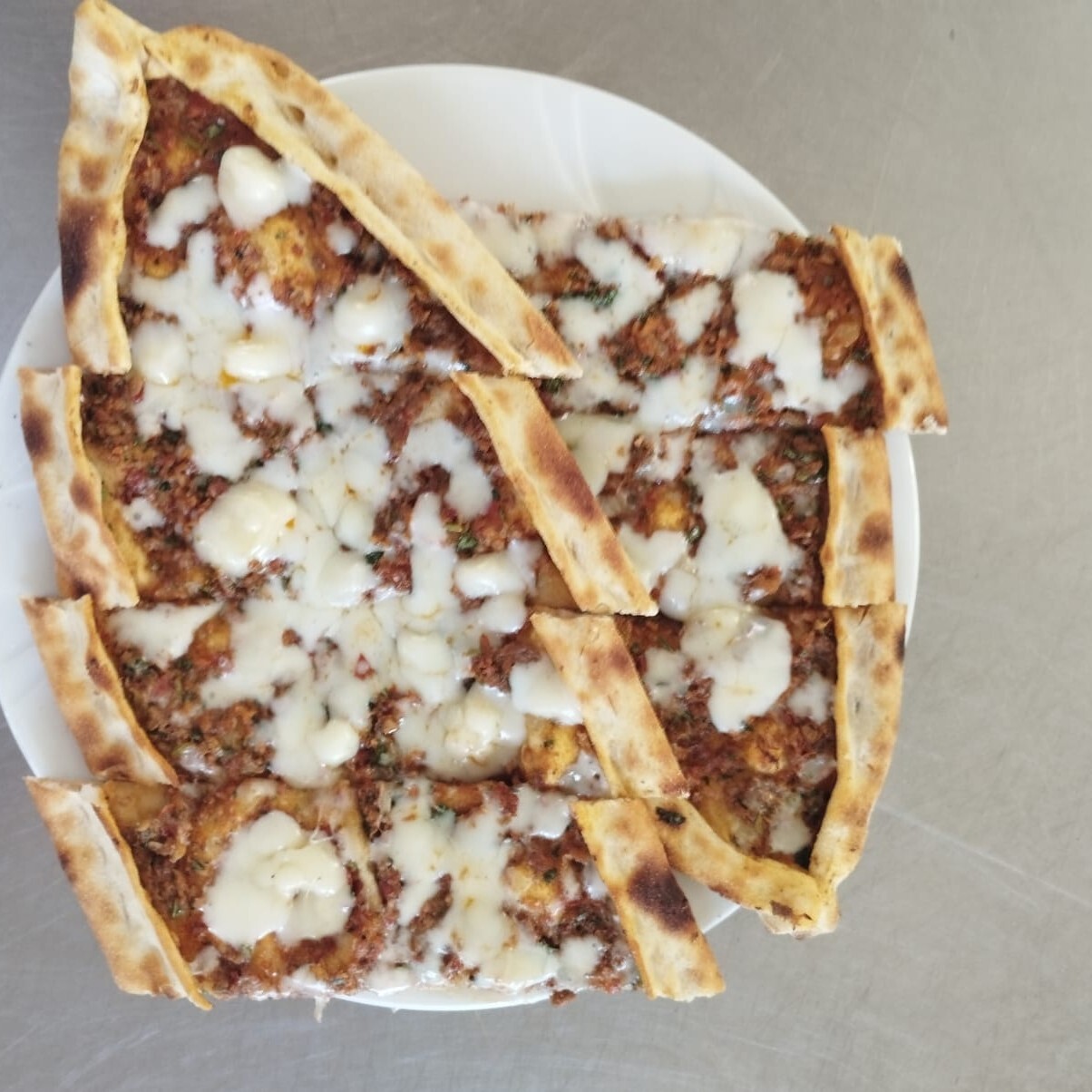 Kıymalı Kaşarlı Pide