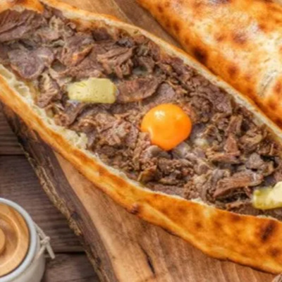 Kavurmalı Yumurtalı Pide