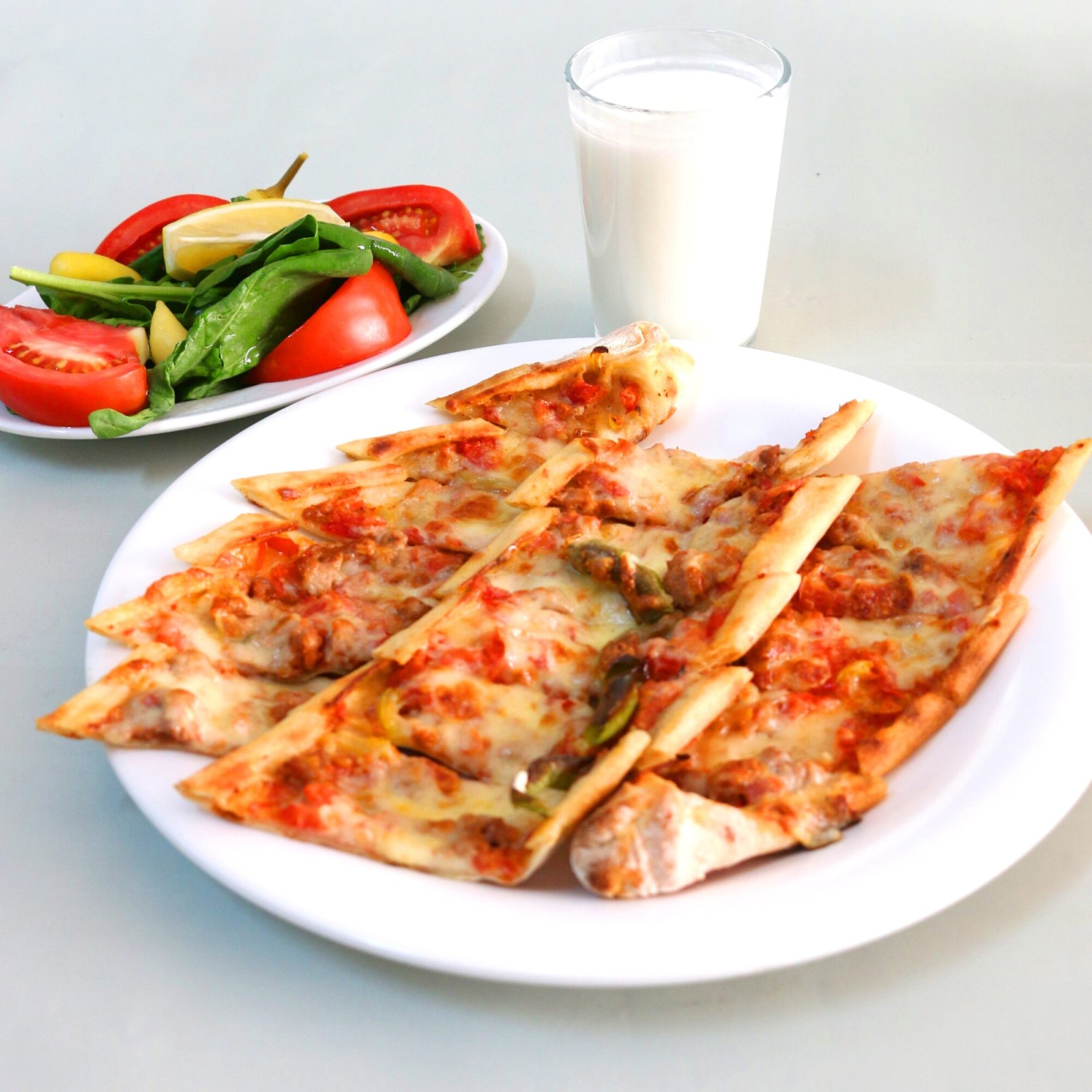 Kuşbaşılı Kaşarlı Pide Menü