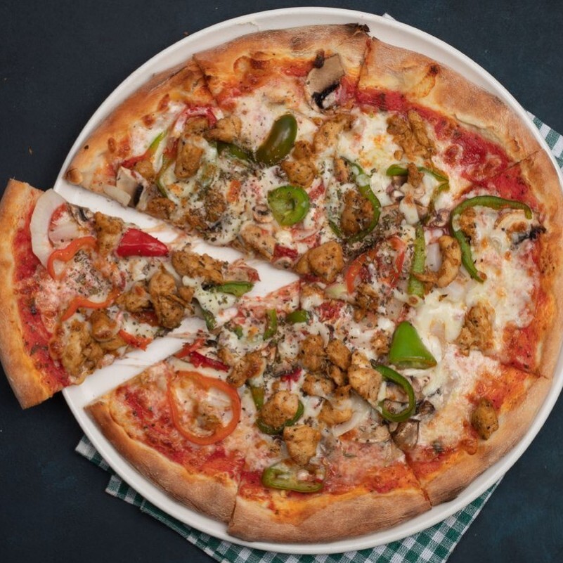 Pizza Pollo (Tavuklu Pizza)