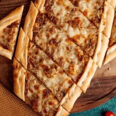 Kıymalı Kaşarlı Pide