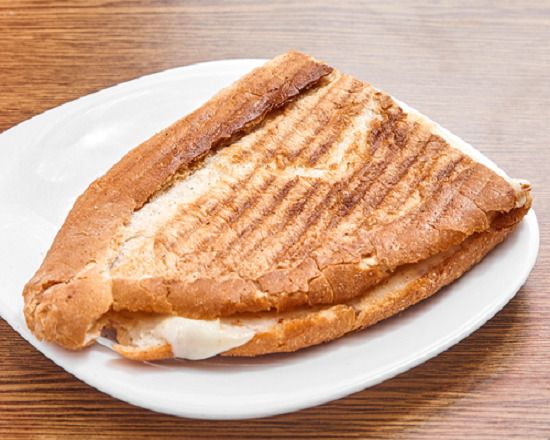 Yarım Ekmek Kaşarlı Tost