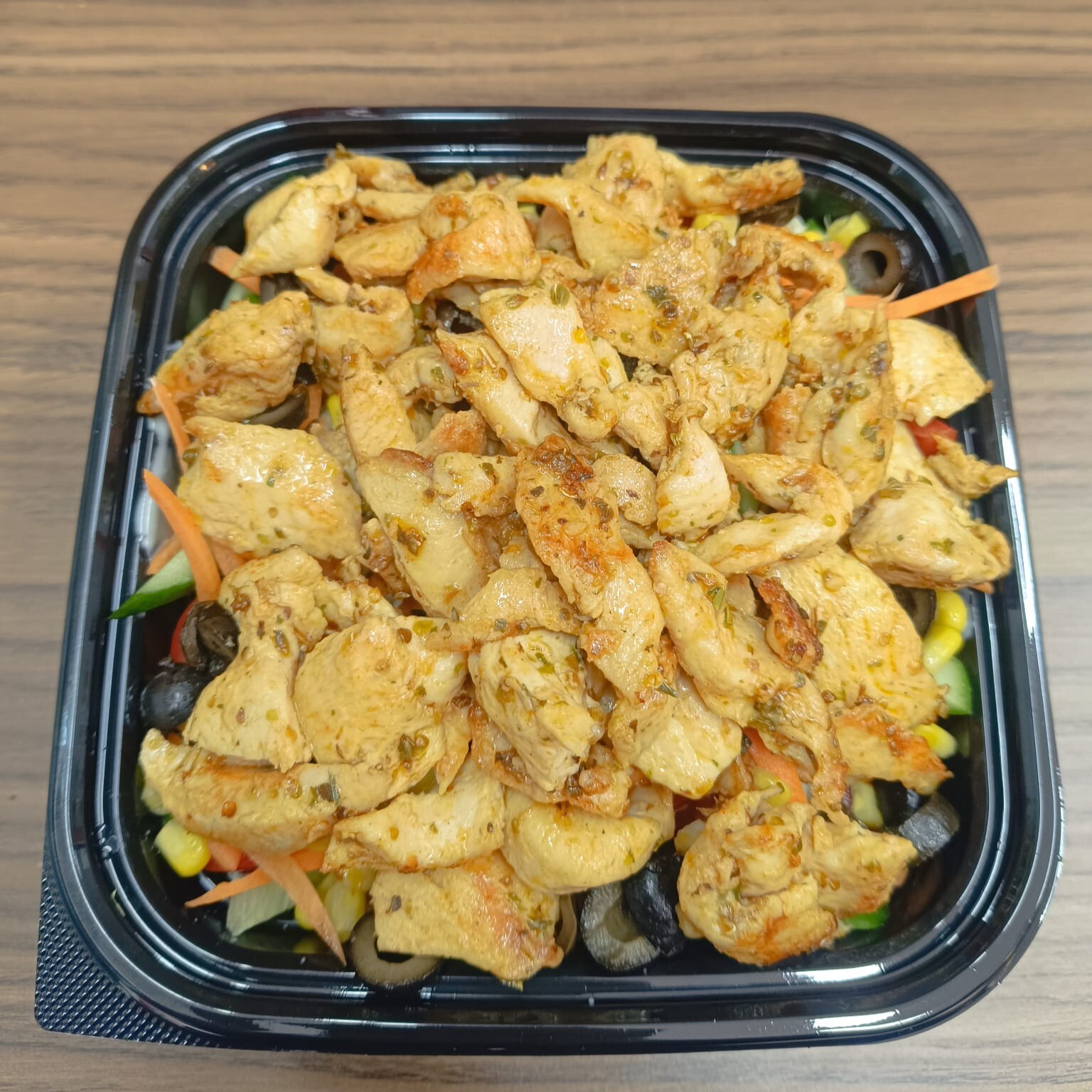Tavuklu Collazione Salata