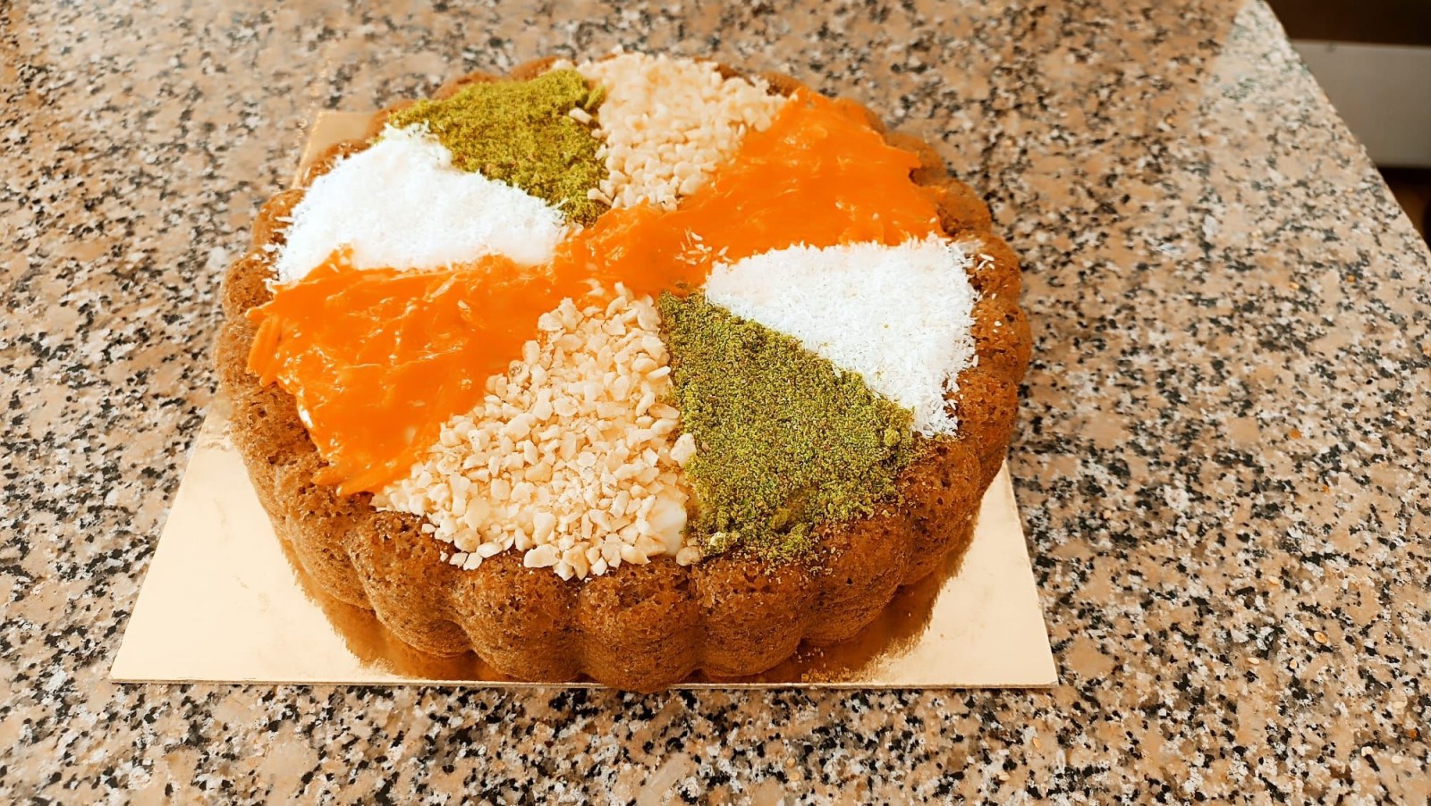 Havuçlu Tarçınlı Cevizli Kremalı Kek