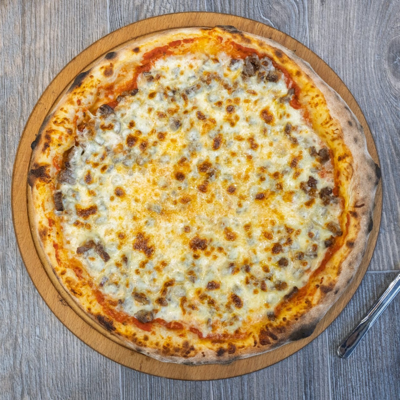 İskuji Etli Pizza (Orta Boy)