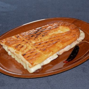 Yarım Ekmeğe Kaşarlı Tost