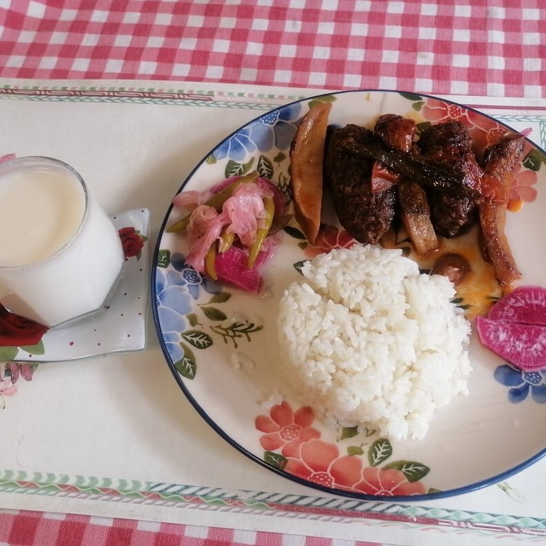 İzmir Köfte + Pilav + Ayran