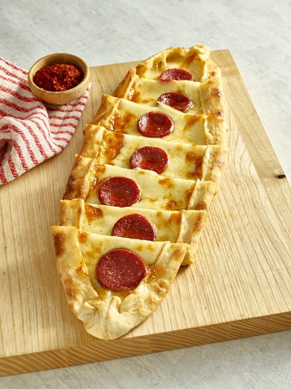 Kaşarlı Sucuklu Pide