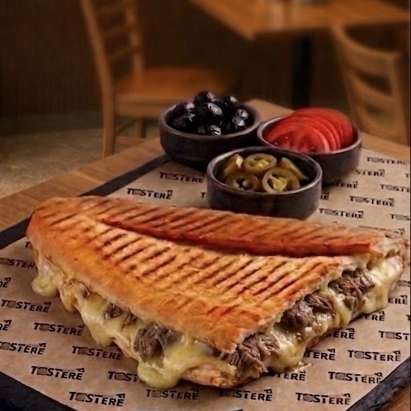 Kavurmalı Kaşarlı Tost