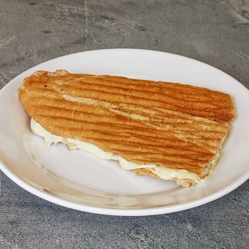Acılı Kaşarlı Tost