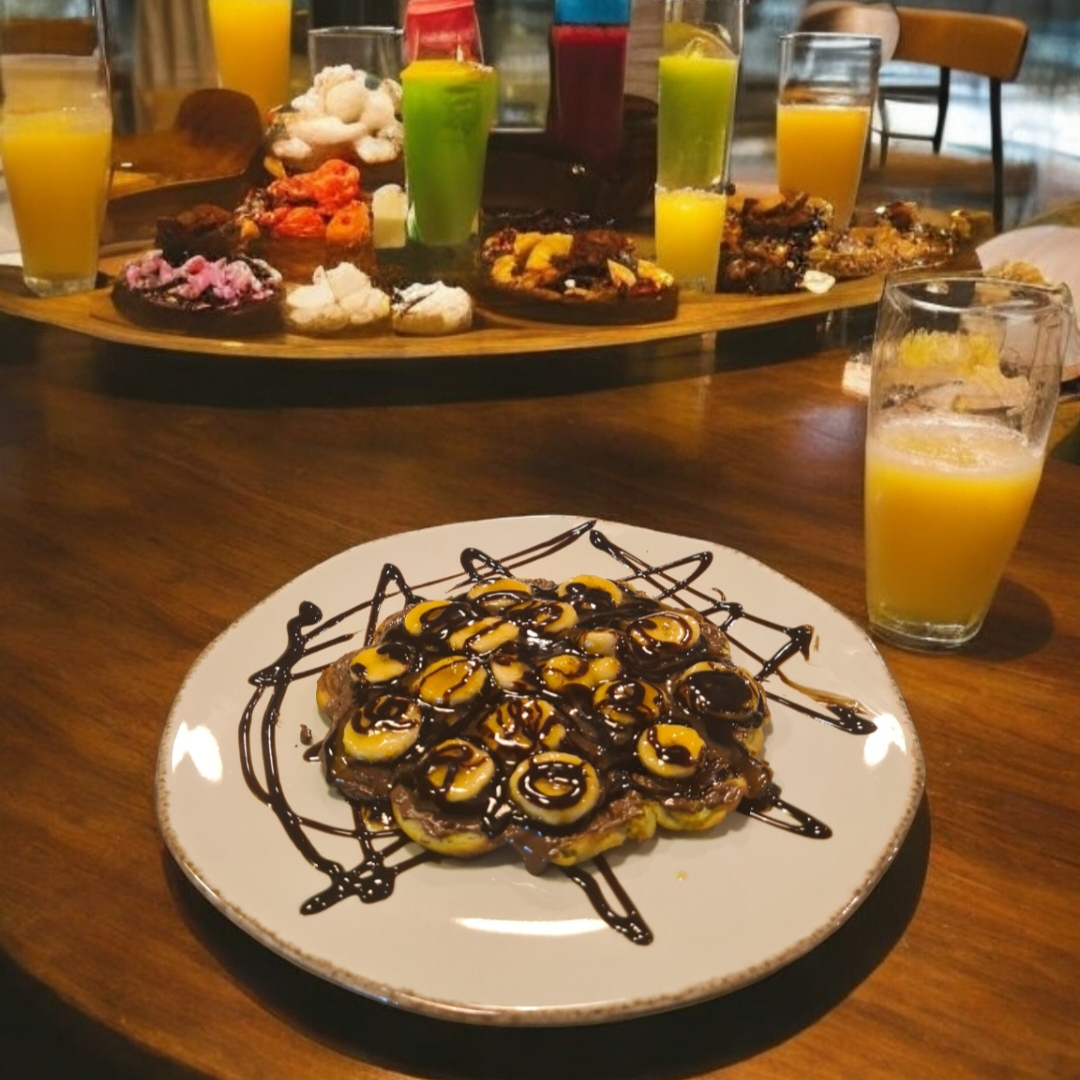 Sütlü Çikolata Muz Çilek Kivi Ultra Karışık Waffle Yeşil Light Taban Groot Waffle