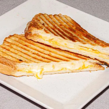 3 Peynirli Tost