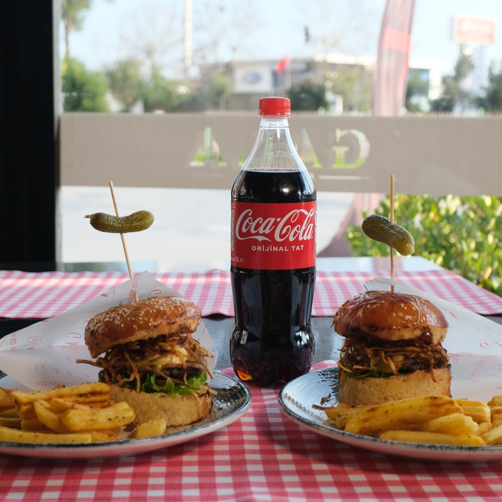 2'li Medium New York Burger + 1L Coca Cola