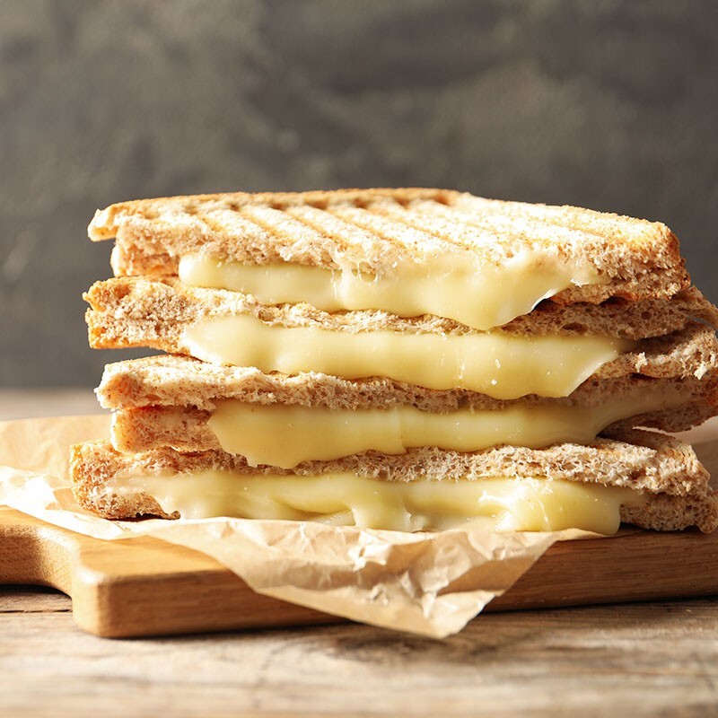 Yarım Ekmek Kaşarlı Tost