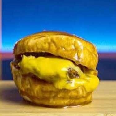 Cheddra Peynirli Islak Hamburger