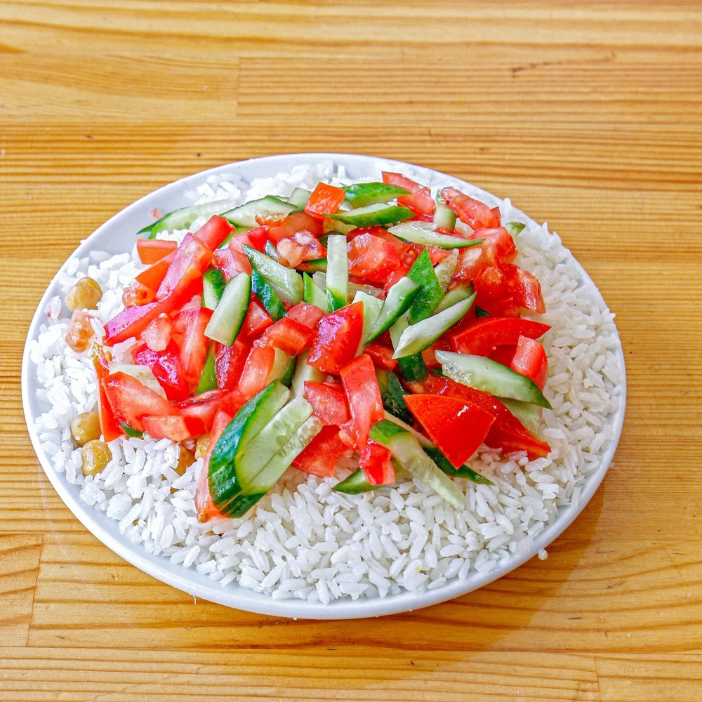 Nohutlu Pilav Üstü Salata