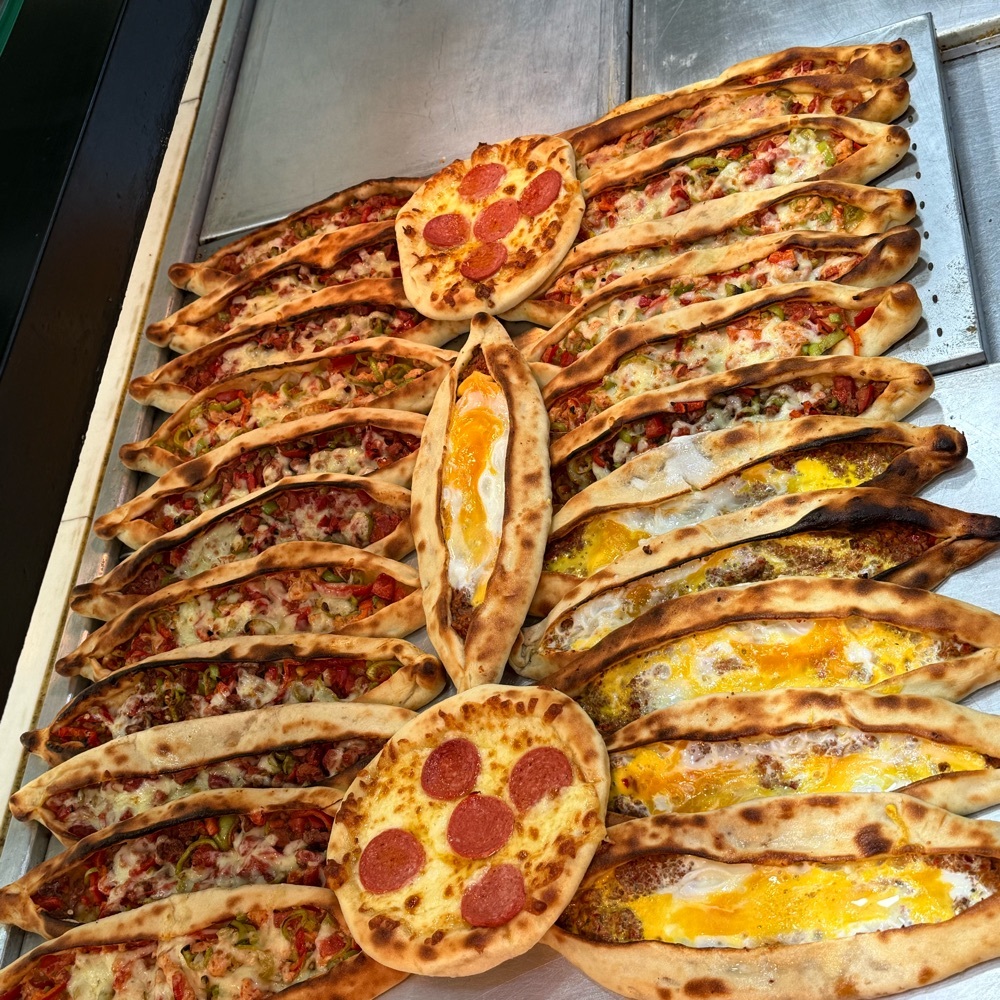 Kaşarlı Sosisli Pizza