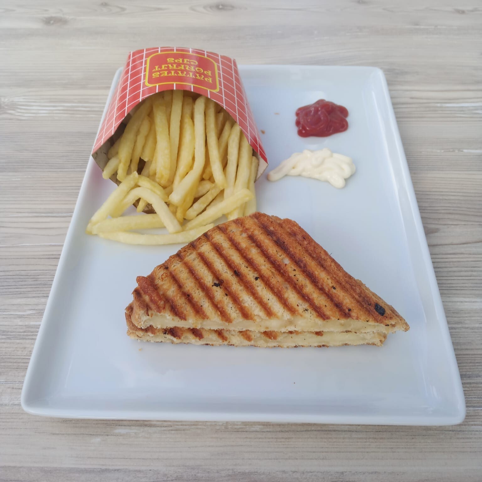 Kaşarlı Tost + Patates Kızartması (120 gr)