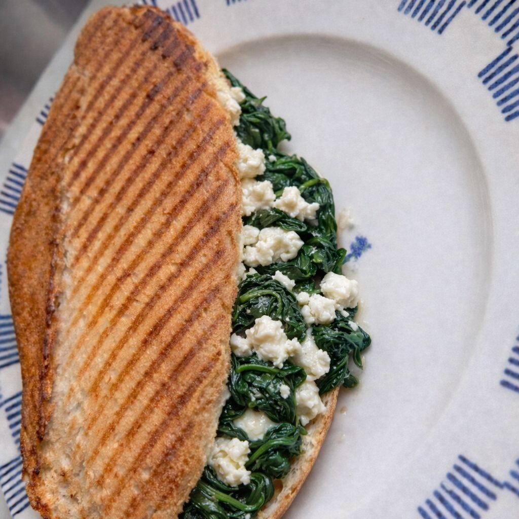 Ispanaklı peynirli Tost
