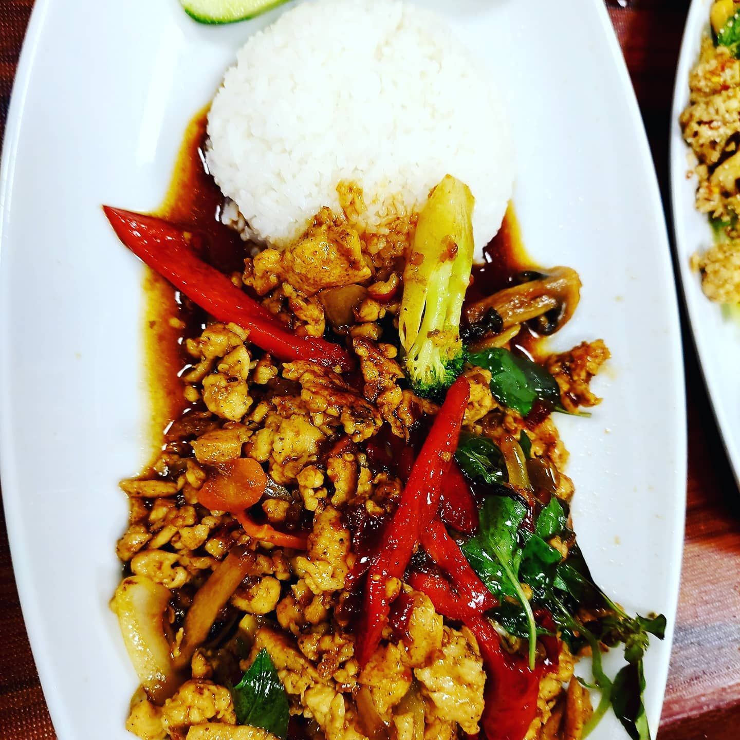 Krapow (Chicken) & Fesleğen (Tavuk) + Steam Rice