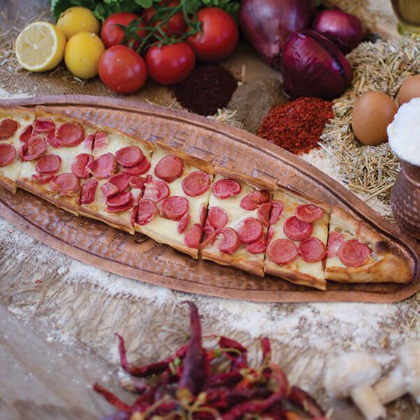 Kaşarlı Sosisli Pide