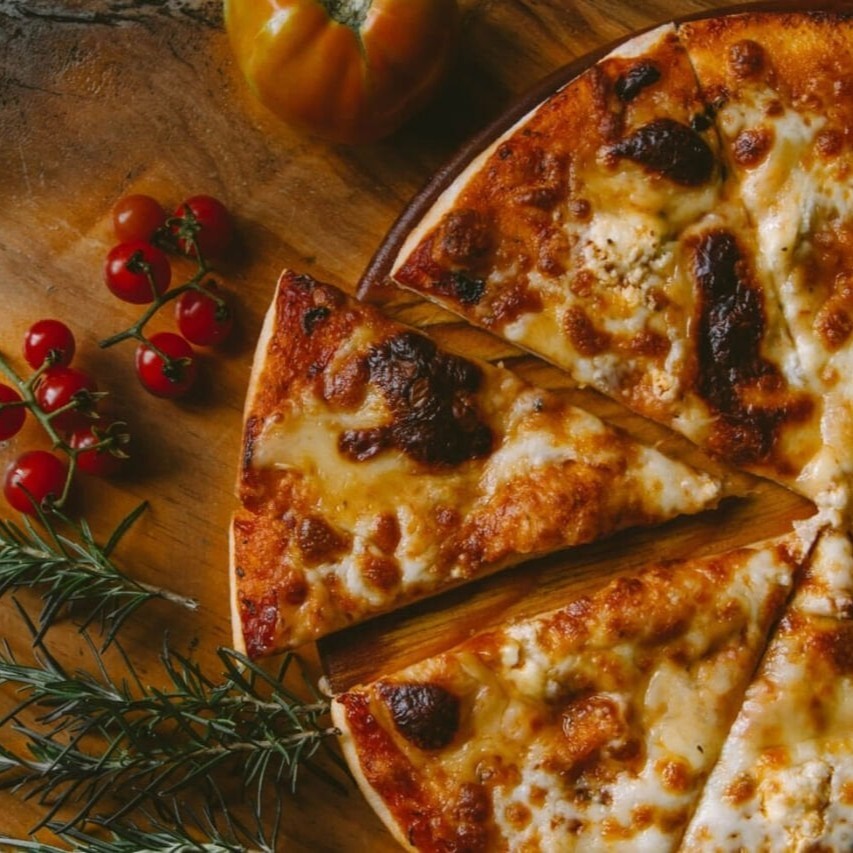 Sade Peynirli Pizza