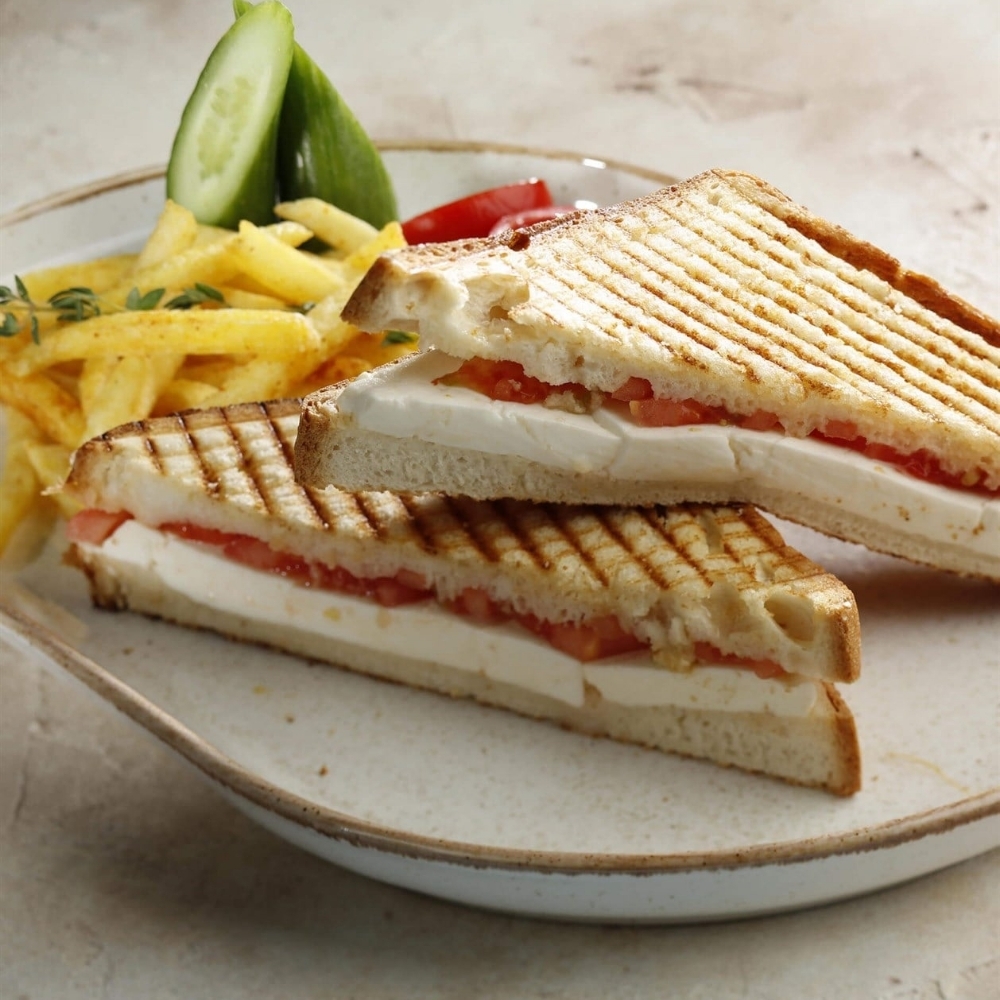 Beyaz Peynir Domatesli Tost