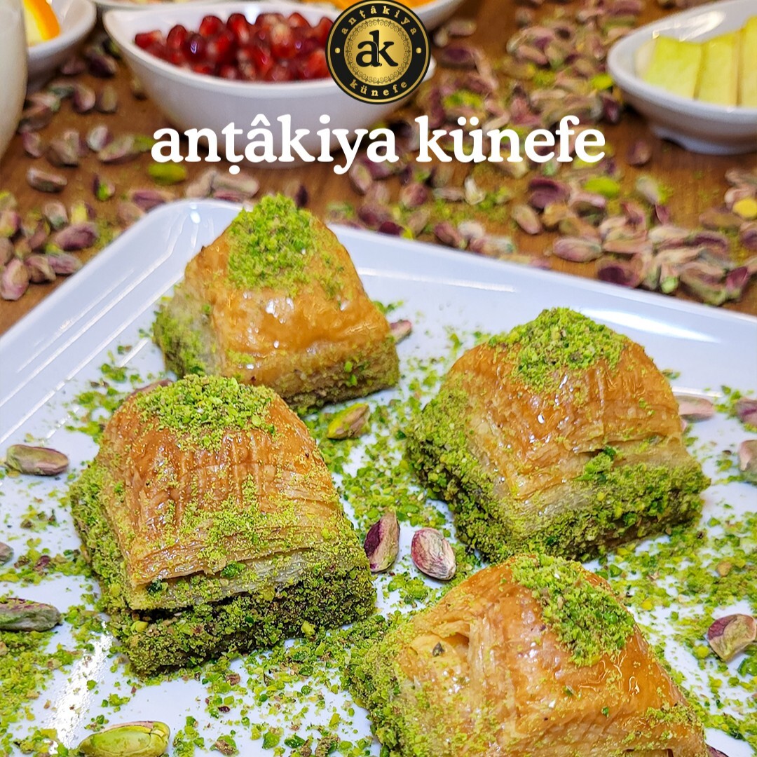 Fıstıklı Baklava (1 kg) + (250 gr) Dondurma