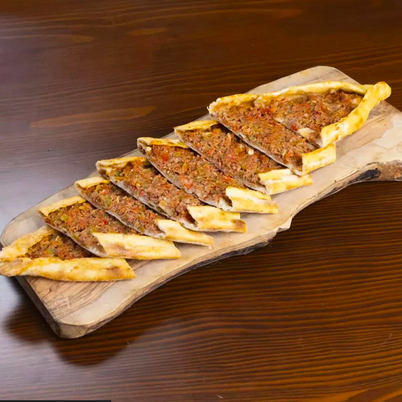 Kavrulmuş Kıymalı Pide