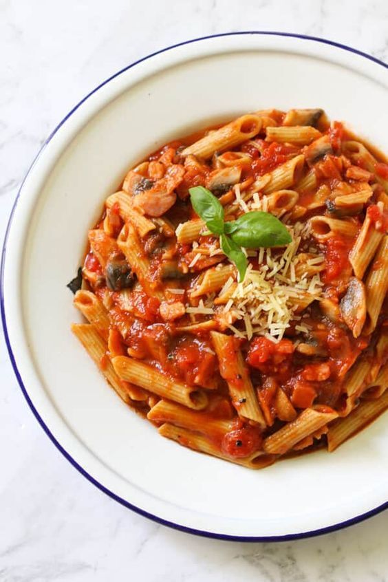 Domatesli Tavuklu Mantarlı Penne