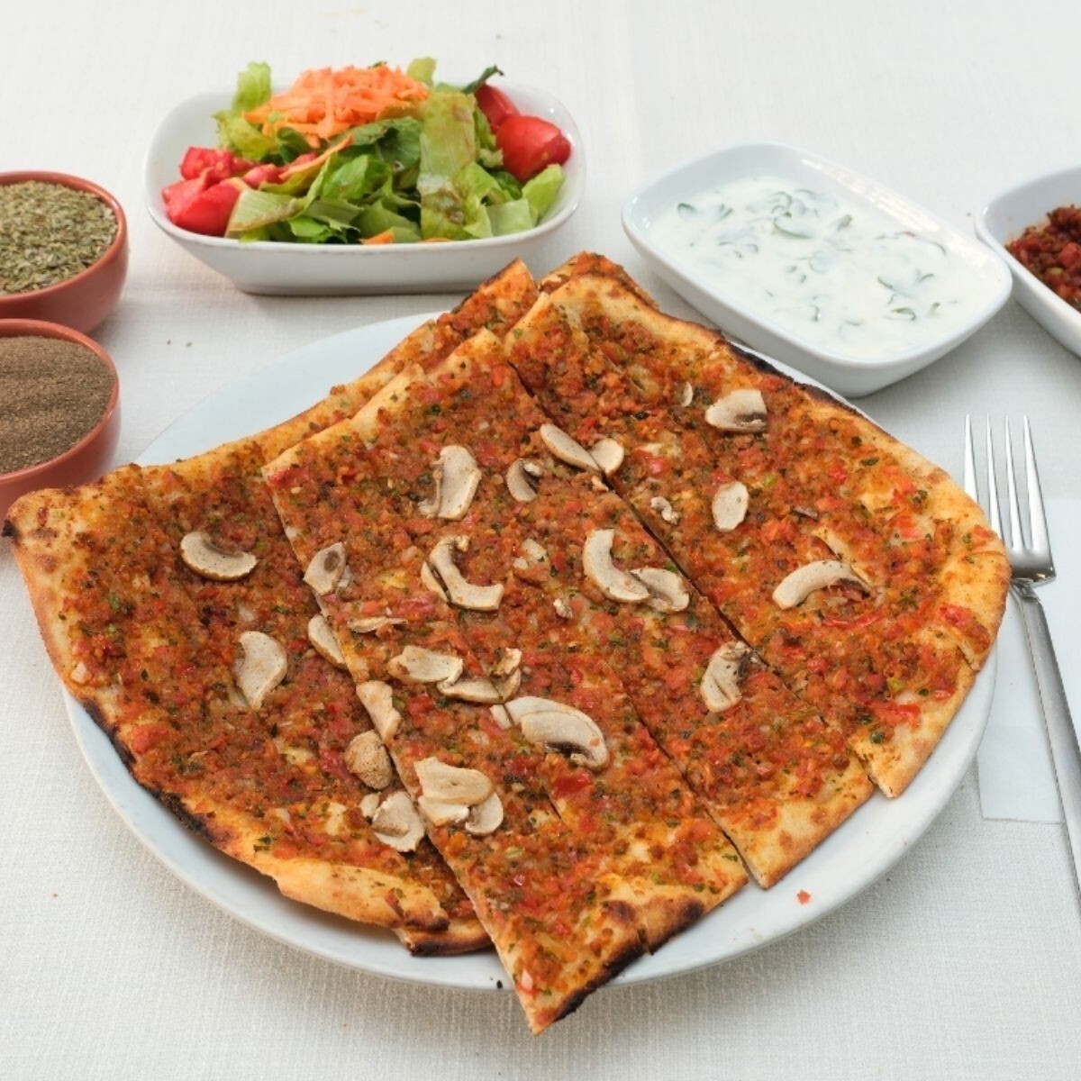 Kıymalı Mantarlı Pide