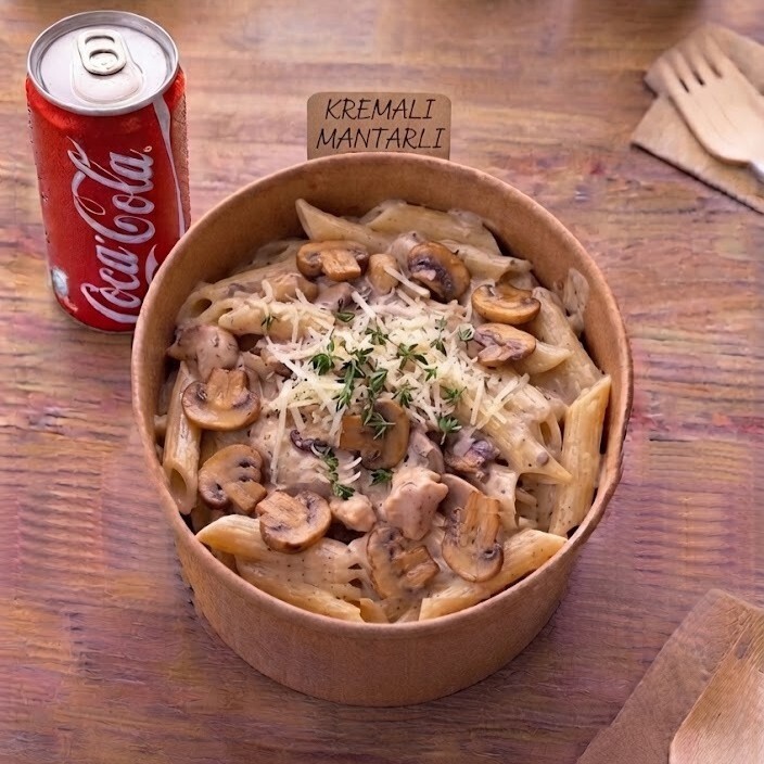 Kremalı Mantarlı Tavuklu Penne + Coca Cola