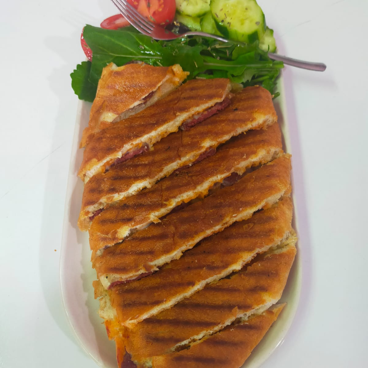 Yarım Ekmek Arası Kavurmalı Tost
