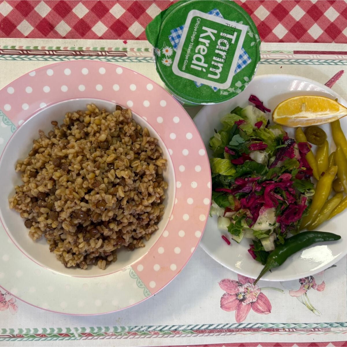 Yeşil Mercimekli Bulgur Pilavı Salata Ayran Turşu