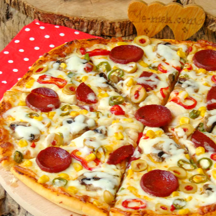 4 Orta Boy Karışık Pizza + Cola (1 lt)
