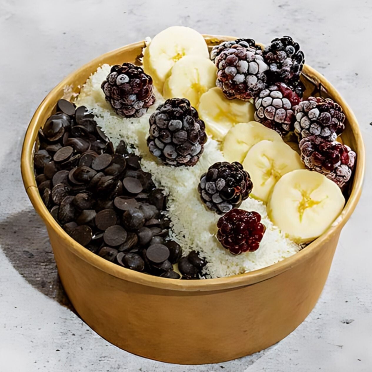 Böğürtlenli Granola Kasesi