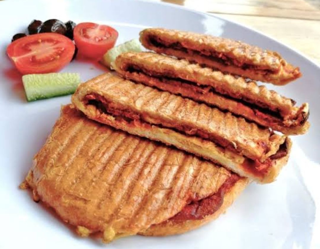 Sucuklu Tost