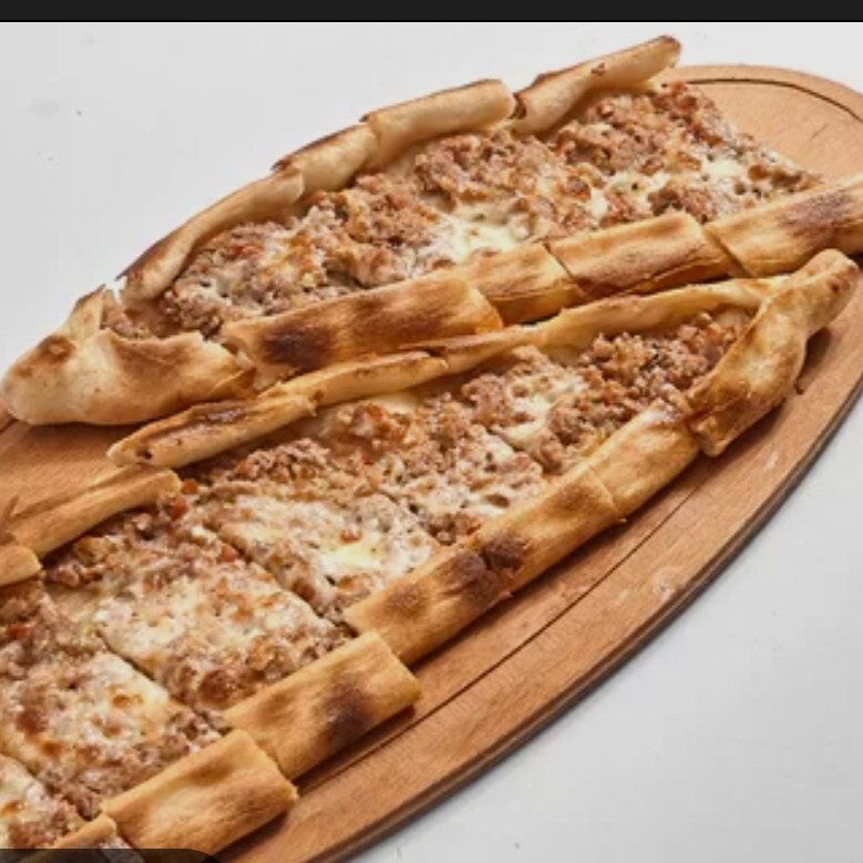 Kıymalı Kaşarlı Pide