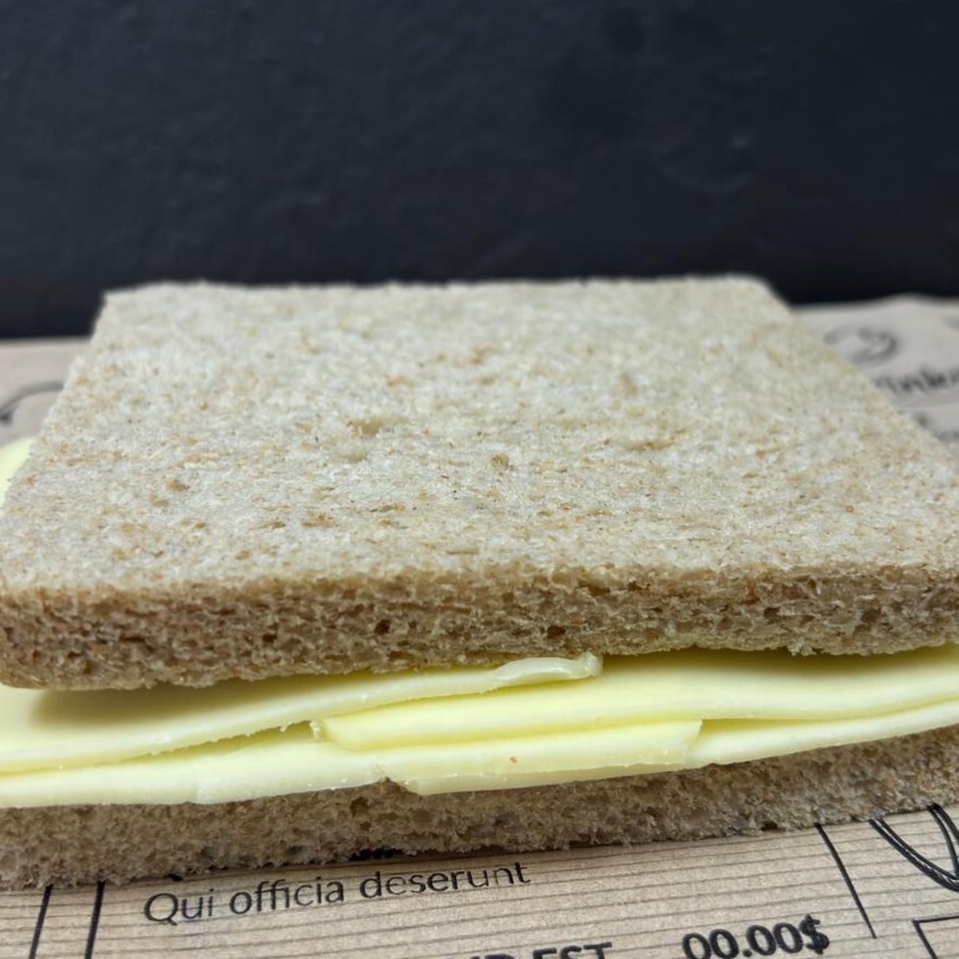 Kenarsız Tam Buğday Çavdarlı Ekmekten Kaşarlı Tost