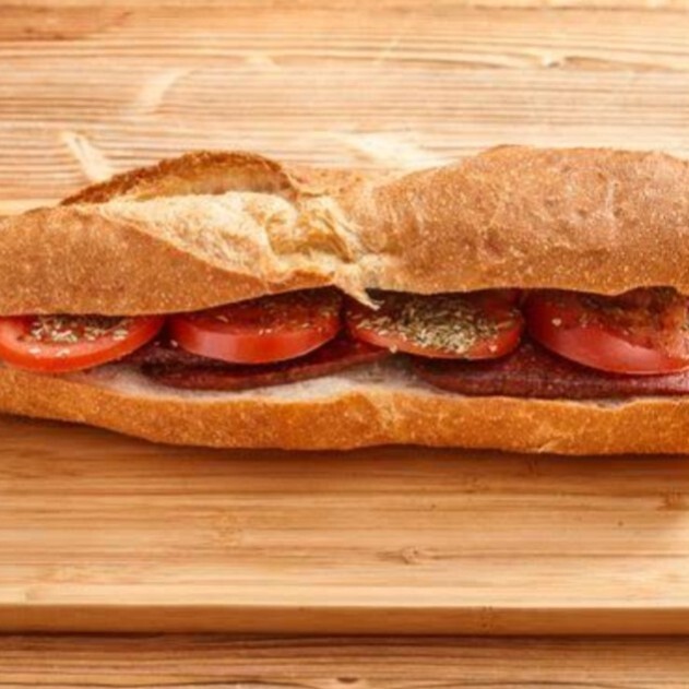 Üç Çeyrek Sucuk Ekmek
