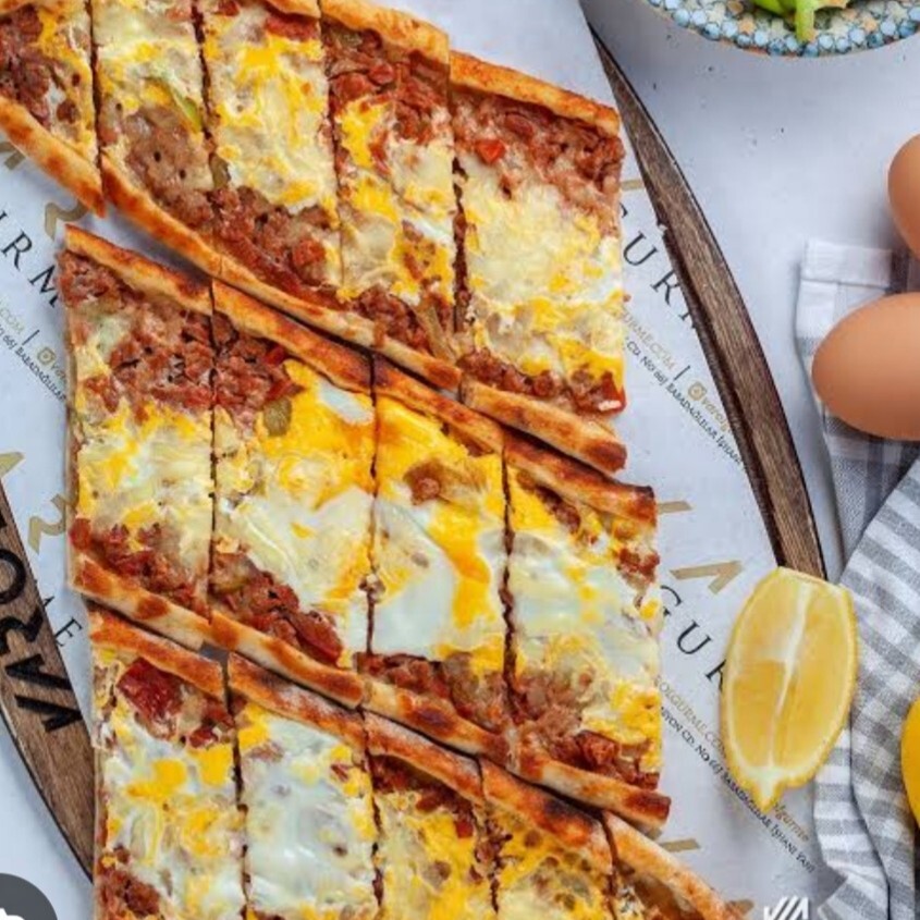 Kuşbaşılı Yumurtalı Pide