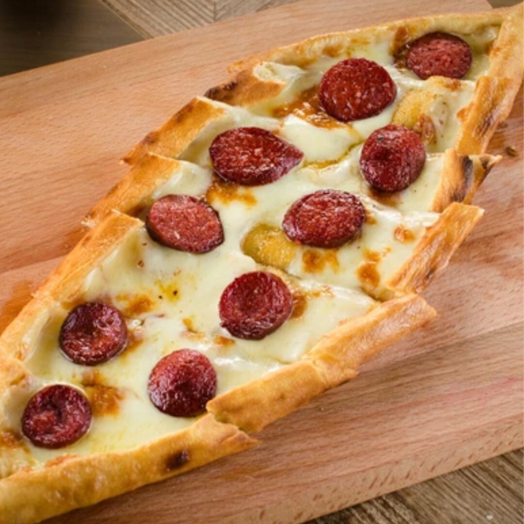 Sucuklu Pide