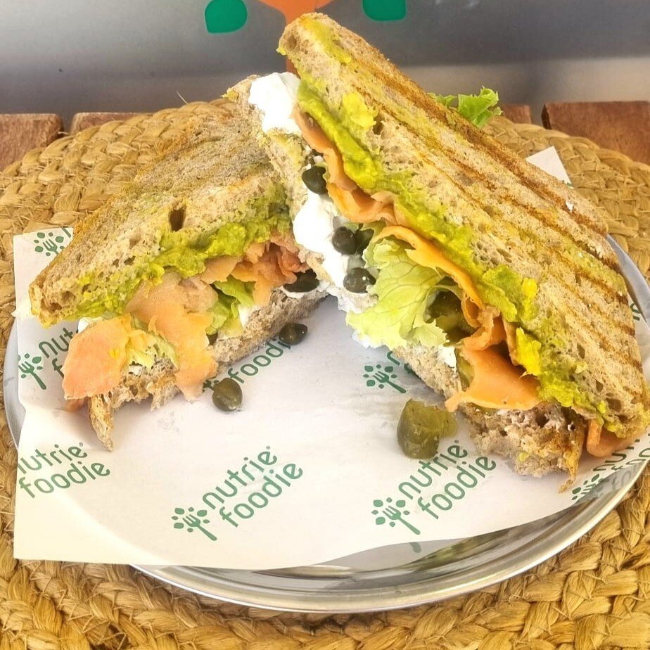 Füme Somonlu Tost Sandviç