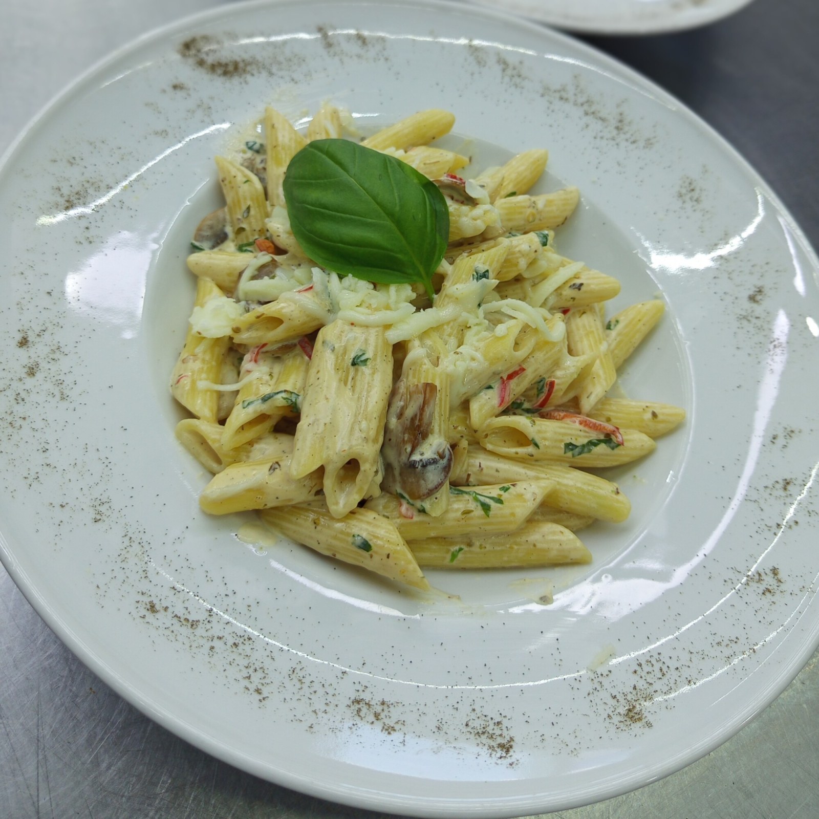 Mantarlı Pestolu Kremali Penne