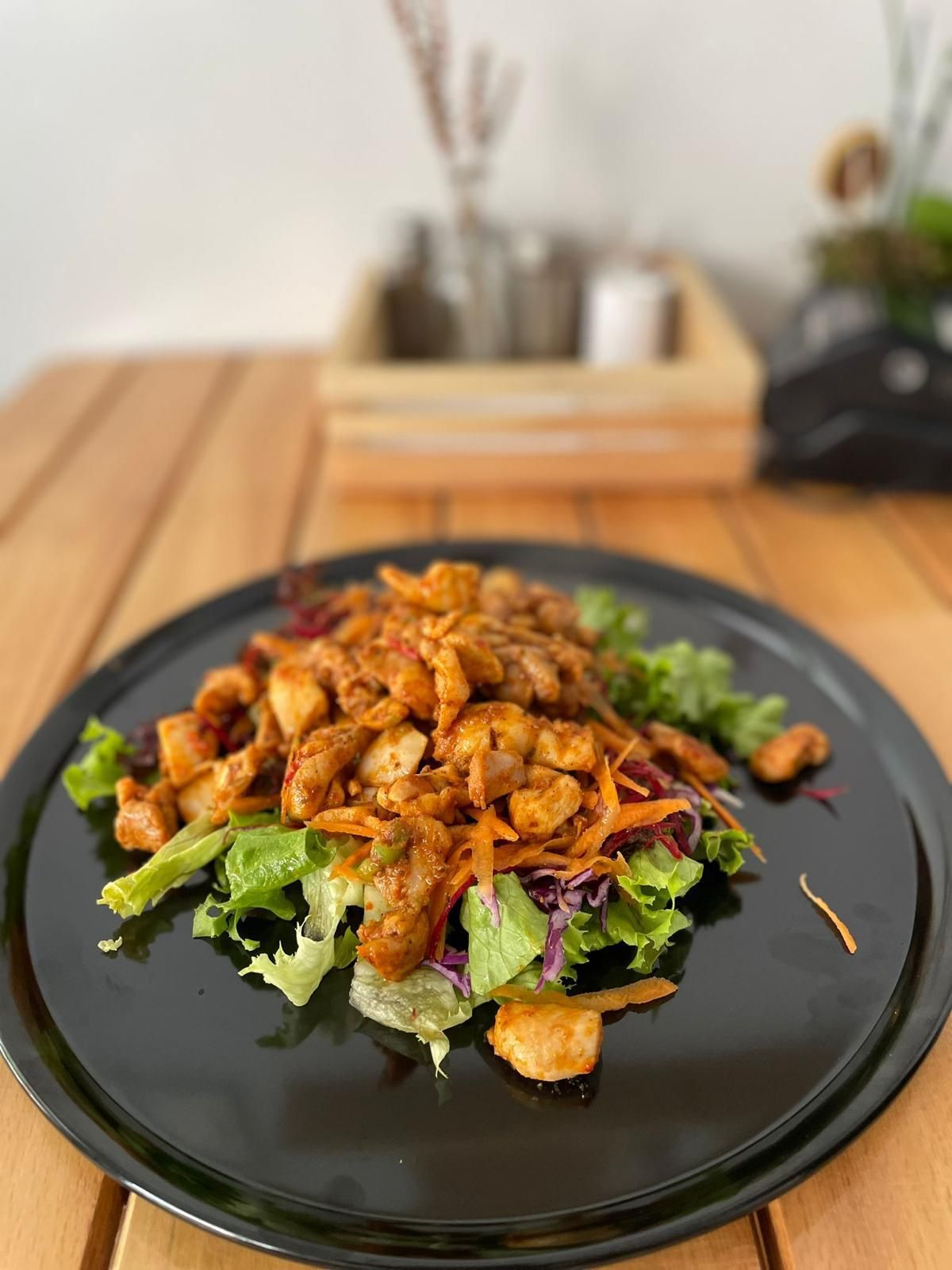 Soslu Tavuk Salata