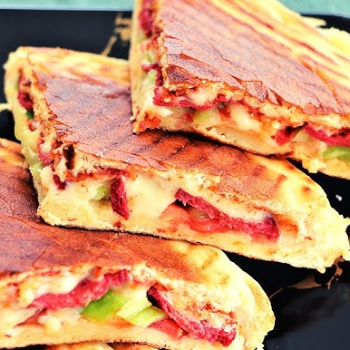 Bazlama Karışık Tost Menü