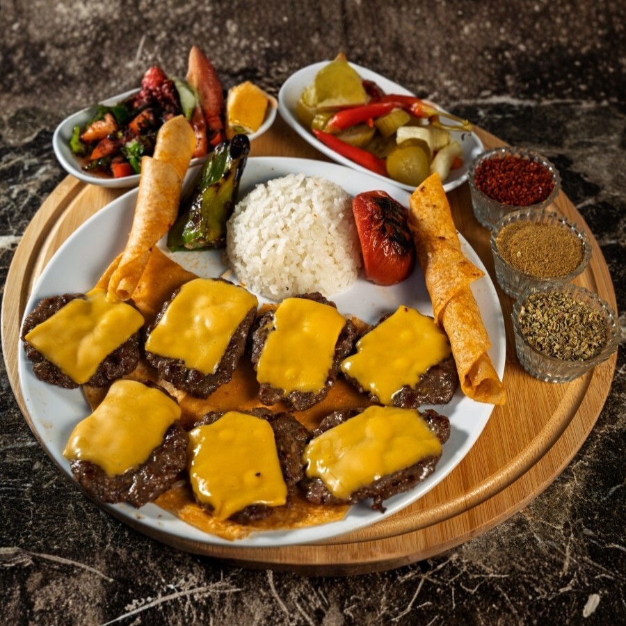 Cheddarlı Köfte Servis