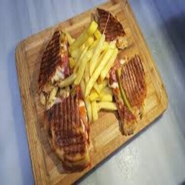Sucuklu Bazlama Tost & Patates Kızartması