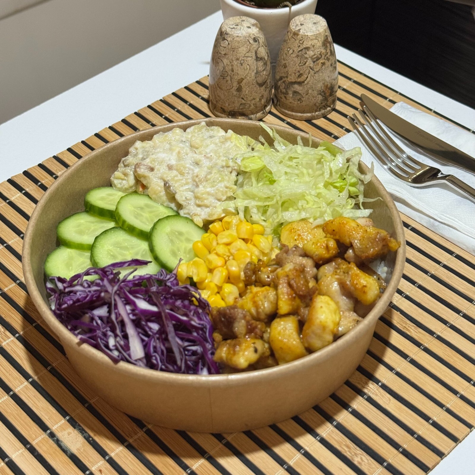 Kori Soslu Tavuk Bowl+Coca Cola Menü